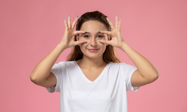 7 عادات خاطئة تسبب ضعف النظر وتدهور صحة العين.. تجنّبيها – دفاق نيوز